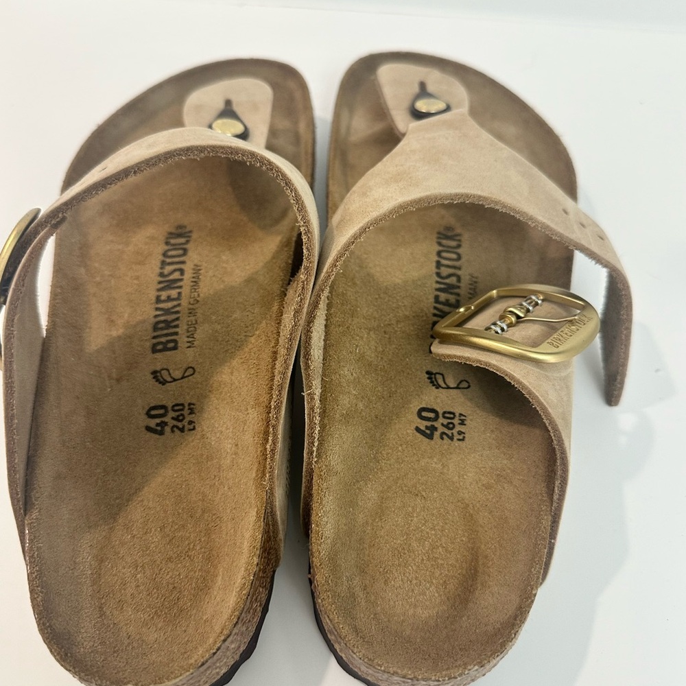 NEW Birkenstock Tan Sandals with Gold Accents sz 40 - Picture 4 of 5
